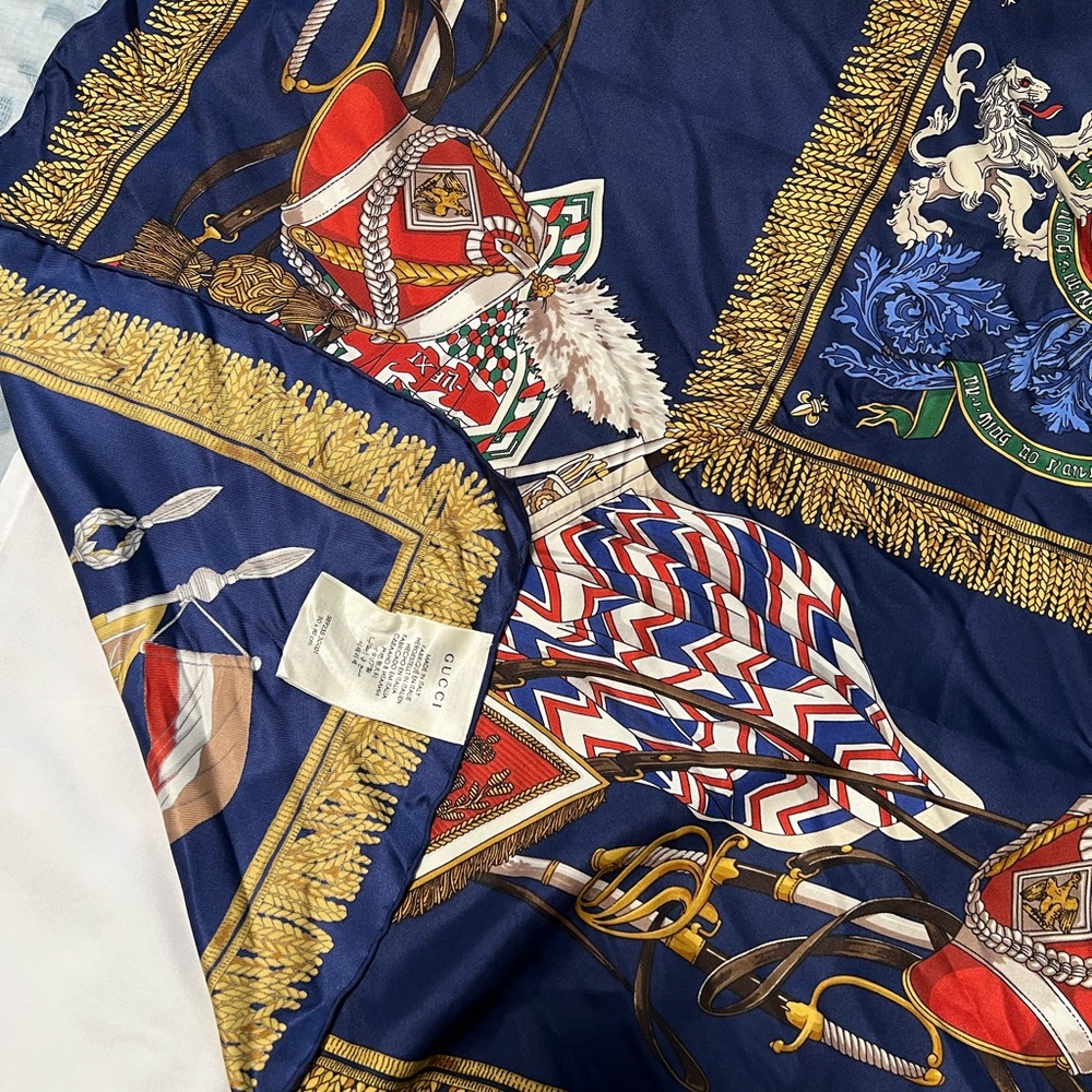 Gucci Royal Scarf - Picture 7 of 7